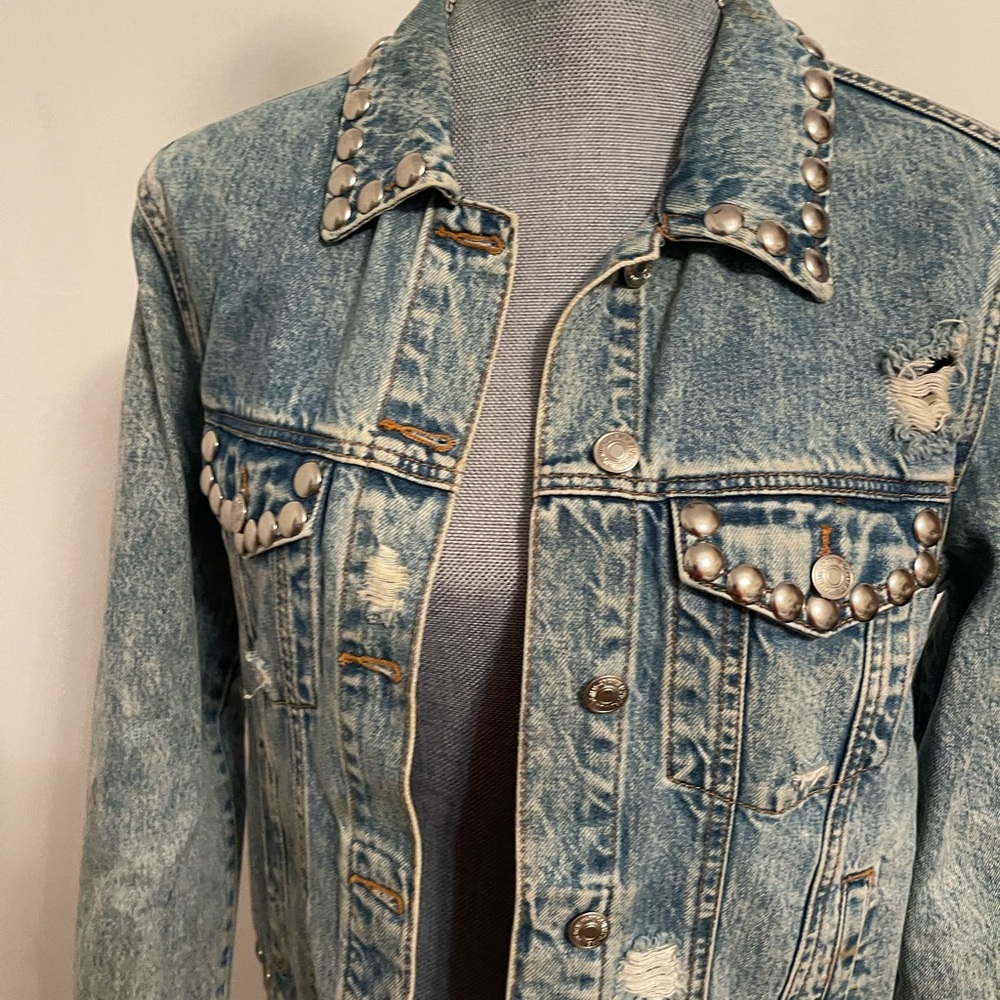 Forever 21 Light Blue Studded Denim Jacket. Size Small - Picture 9 of 15